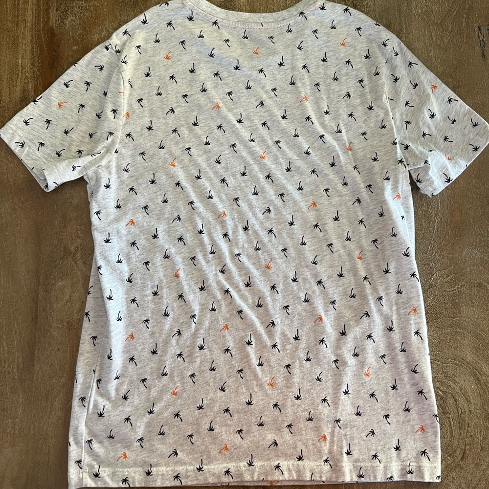 Boys Old Navy T-shirt - Picture 4 of 4